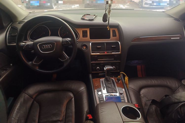 Used Audi Q7 2014 35 TFSI Sport Edition Center Console