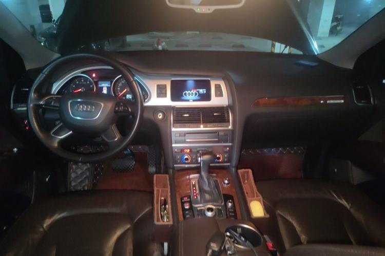 Used Audi Q7 2014 35 TFSI Sport Edition Center Console