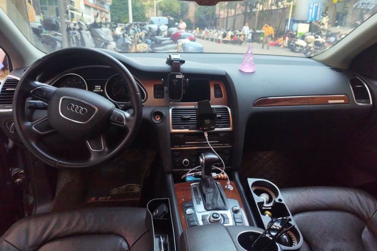 Used Audi Q7 2014 35 TFSI Ambition Edition Center Console