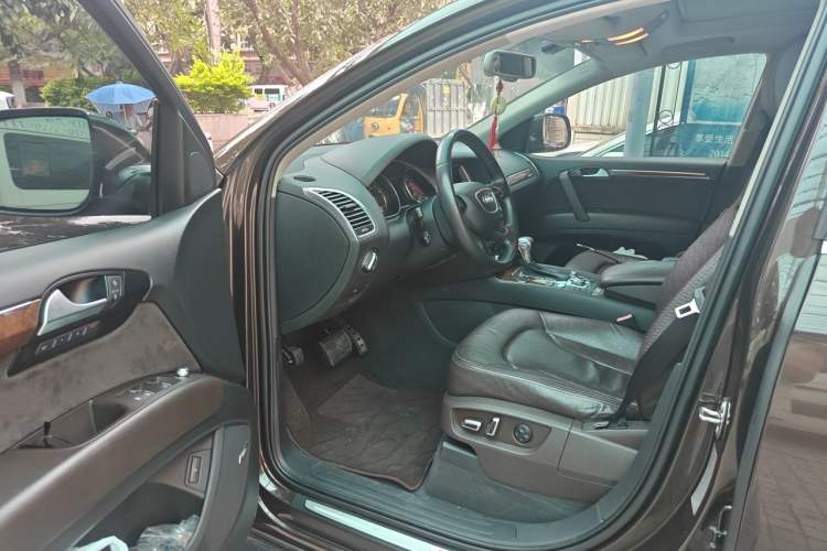 Used Audi Q7 2014 35 TFSI Sport Edition Driver Seat