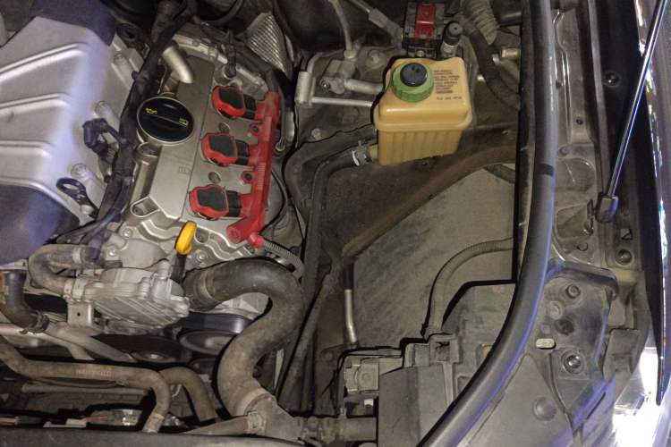 Used Audi Q7 2014 35 TFSI Sport Edition Engine Bay Left