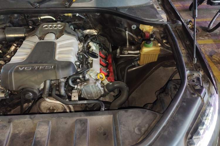 Used Audi Q7 2014 35 TFSI Ambition Edition Engine Bay Left