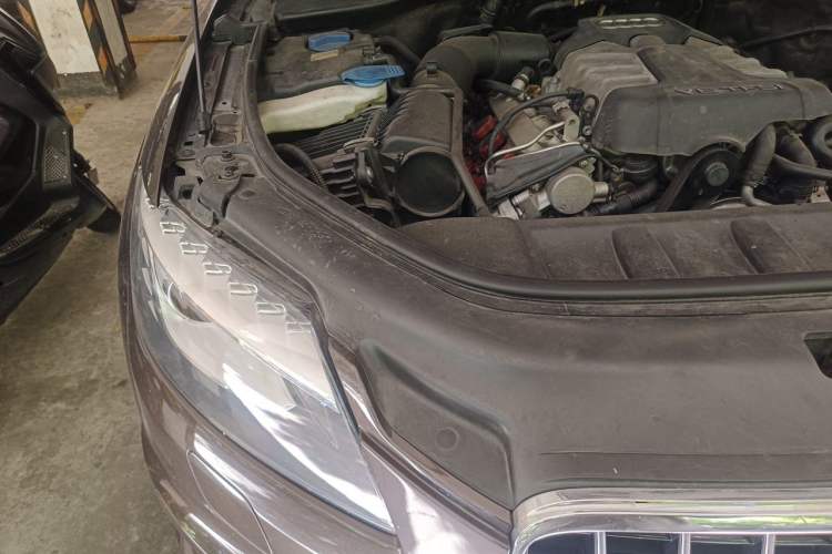 Used Audi Q7 2014 35 TFSI Sport Edition Engine Bay Right