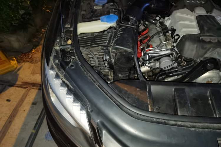 Used Audi Q7 2014 35 TFSI Sport Edition Engine Bay Right