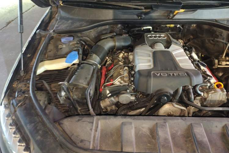 Used Audi Q7 2014 35 TFSI Ambition Edition Engine Bay Right