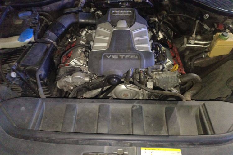 Used Audi Q7 2014 35 TFSI Sport Edition Engine Bay