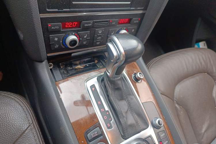 Used Audi Q7 2014 35 TFSI Ambition Edition Gear Lever