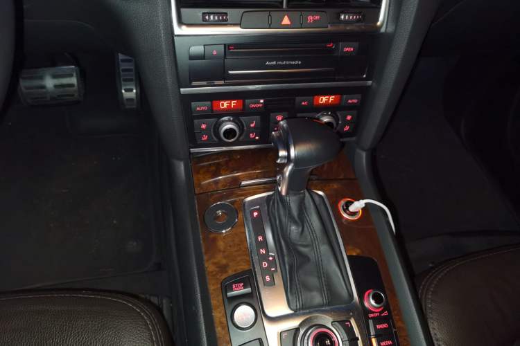 Used Audi Q7 2014 35 TFSI Sport Edition Gear Lever
