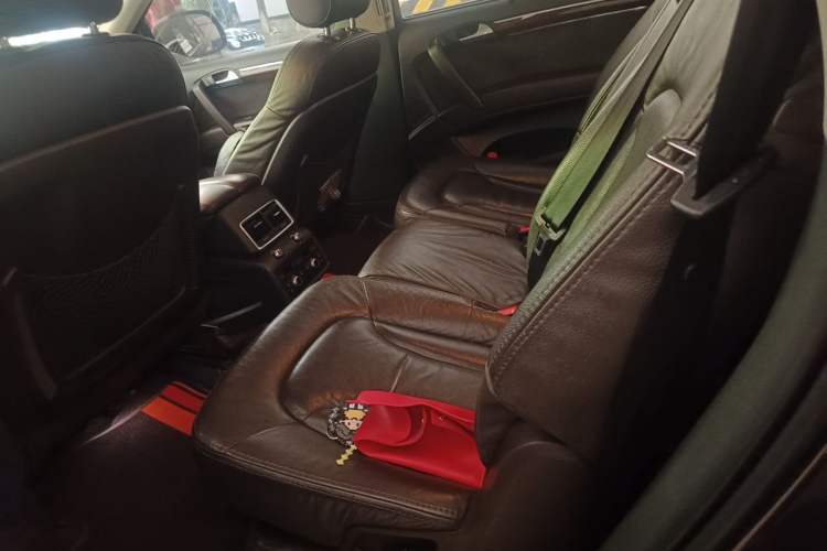 Used Audi Q7 2014 35 TFSI Sport Edition Left Rear Seat