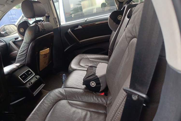 Used Audi Q7 2014 35 TFSI Ambition Edition Left Rear Seat