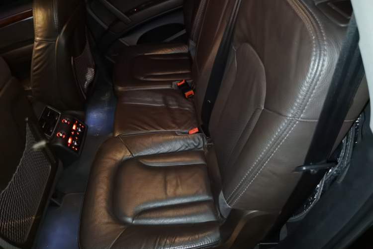 Used Audi Q7 2014 35 TFSI Sport Edition Left Rear Seat