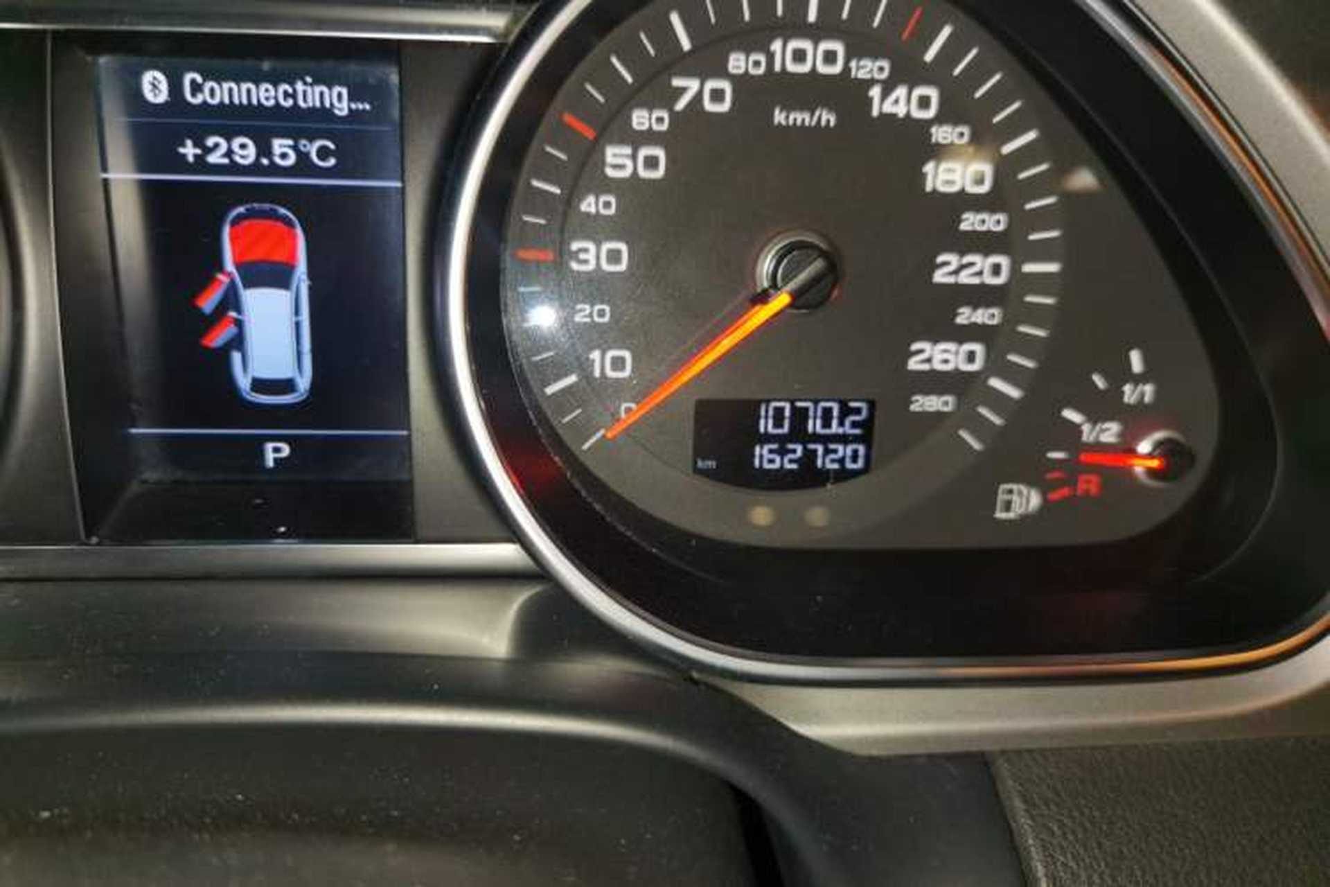 Used Audi Q7 2014 35 TFSI Sport Edition Odometer Close Up