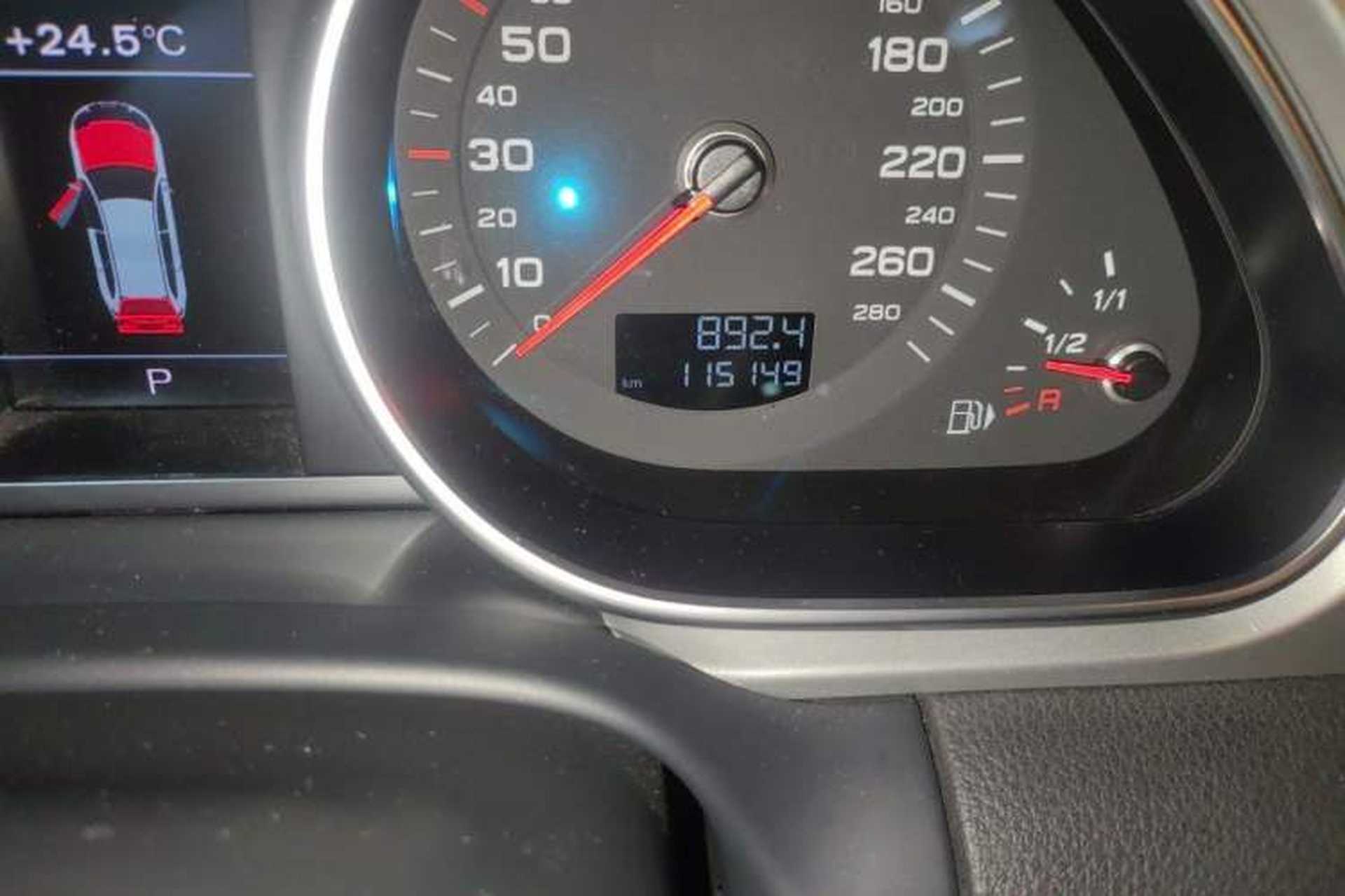 Used Audi Q7 2014 35 TFSI Sport Edition Odometer Close Up