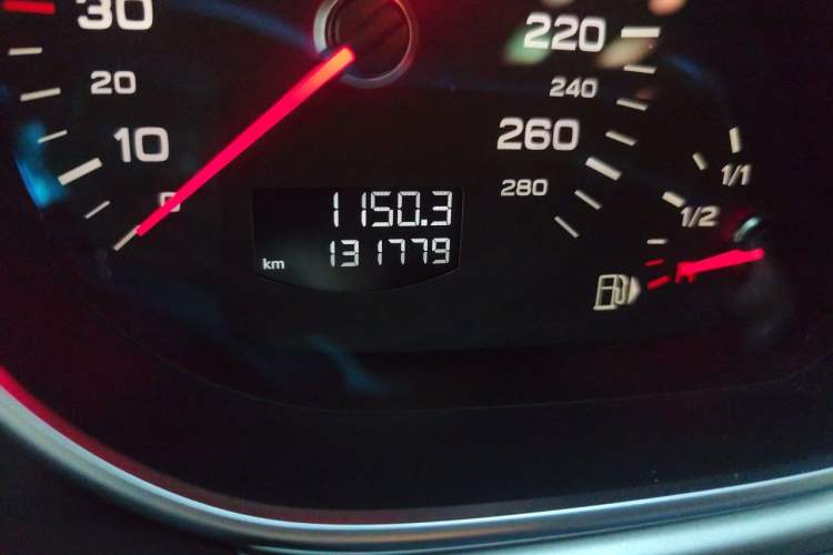 Used Audi Q7 2014 35 TFSI Ambition Edition Odometer Close Up