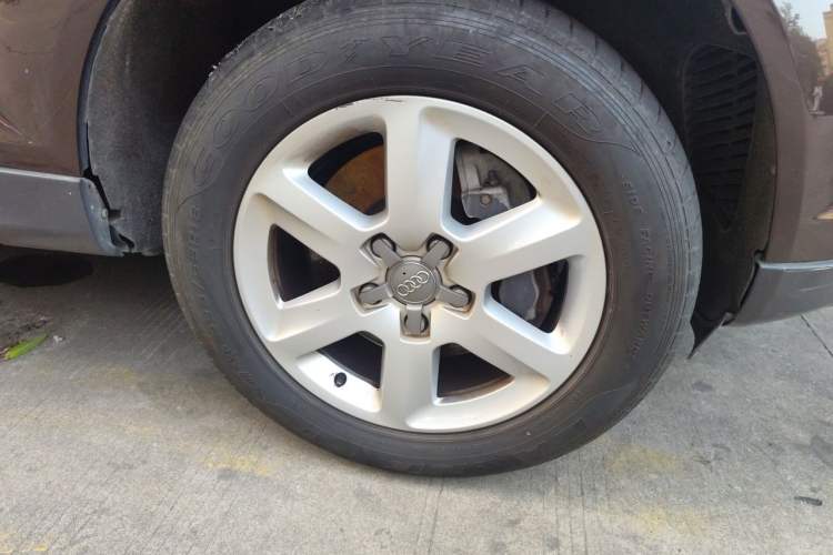 Used Audi Q7 2014 35 TFSI Ambition Edition Right Front Wheel Hub