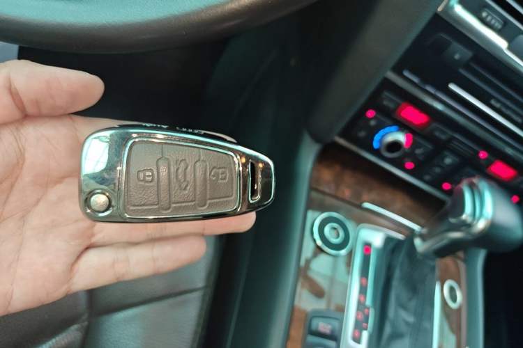 Used Audi Q7 2014 35 TFSI Sport Edition Vehicle Key