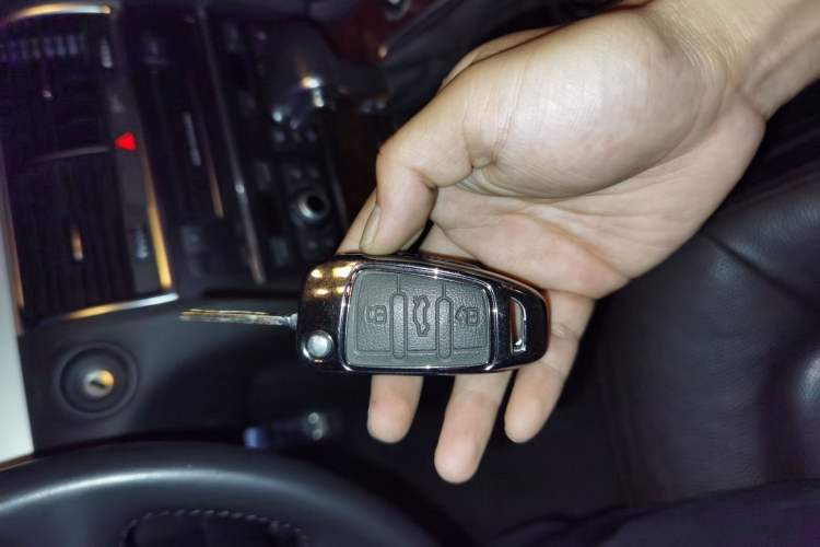 Used Audi Q7 2014 35 TFSI Sport Edition Vehicle Key
