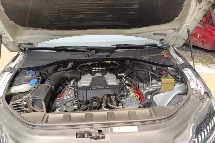 Used Audi Q7 2014 35 TFSI Sport Edition Engine Bay