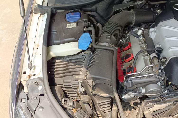 Used Audi Q7 2014 35 TFSI Sport Edition Engine Bay Right
