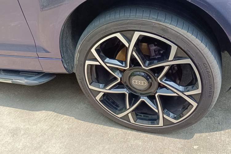 Used Audi Q7 2014 35 TFSI Sport Edition Right Front Wheel Hub