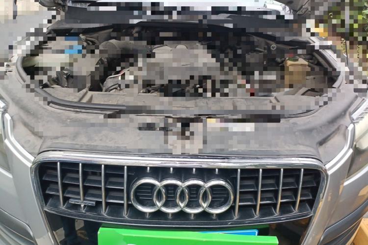 Used Audi Q7 2014 35 TFSI Off-road Model Engine Bay