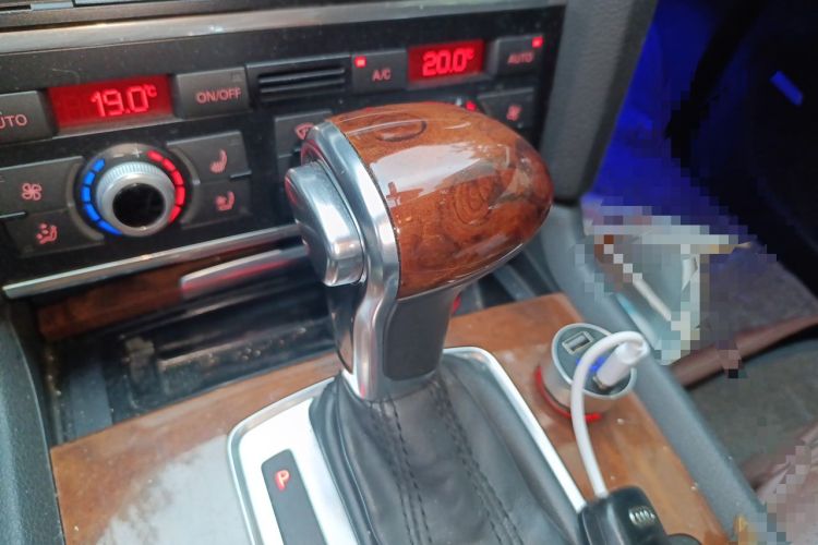 Used Audi Q7 2014 35 TFSI Off-road Model Gear Lever