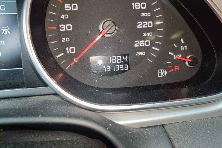 Used Audi Q7 2014 35 TFSI Off-road Model Odometer Close Up