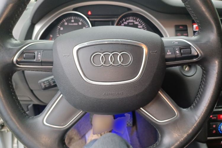 Used Audi Q7 2014 35 TFSI Off-road Model Steering Wheel