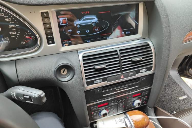 Used Audi Q7 2014 35 TFSI Off-road Model Audio And AC Panel