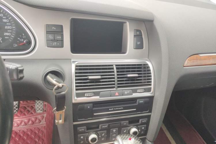 Used Audi Q7 2014 35 TFSI Ambition Edition Audio And AC Panel