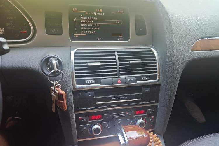Used Audi Q7 2014 35 TFSI Off-road Model Audio And AC Panel