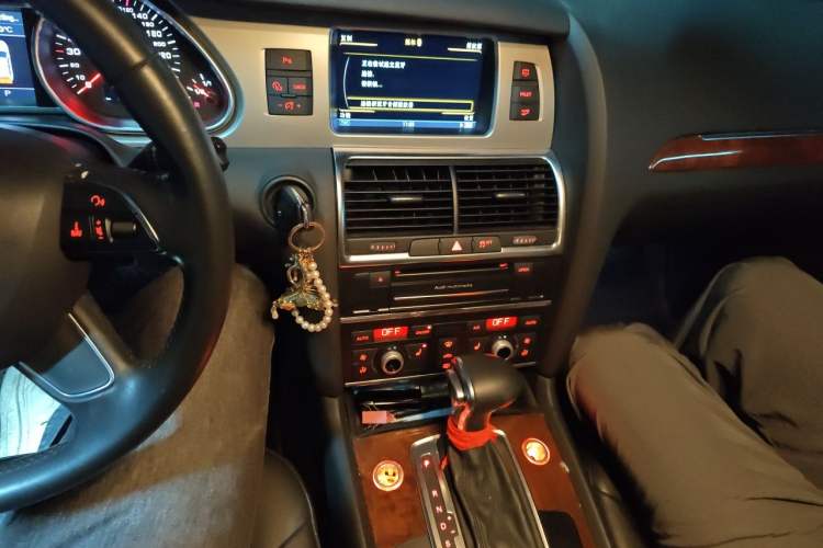 Used Audi Q7  Audio And AC Panel