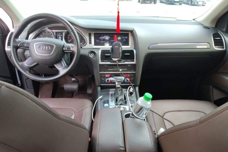 Used Audi Q7 2014 35 TFSI Ambition Edition Center Console