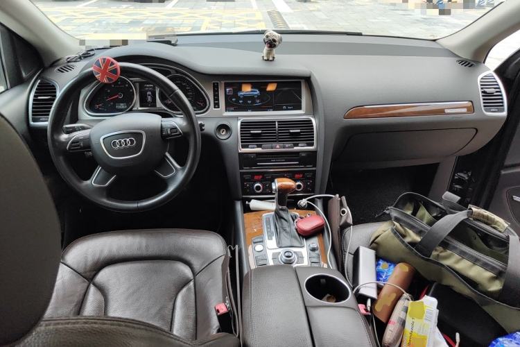 Used Audi Q7 2014 35 TFSI Off-road Model Center Console