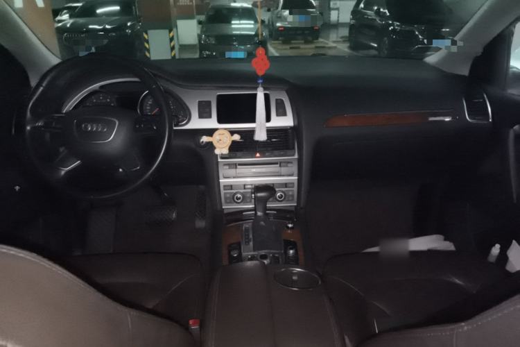 Used Audi Q7 2014 35 TFSI Ambition Edition Center Console