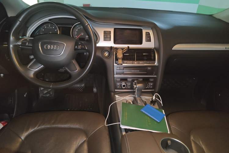 Used Audi Q7 2014 40 TFSI Sport Edition Center Console