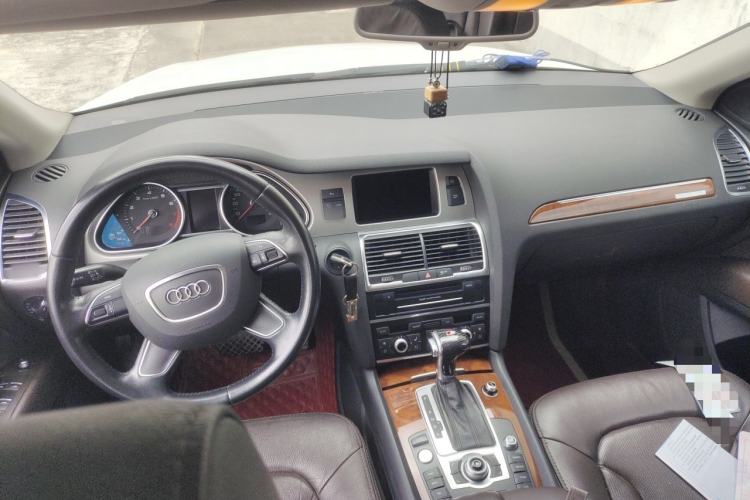 Used Audi Q7 2014 35 TFSI Ambition Edition Center Console