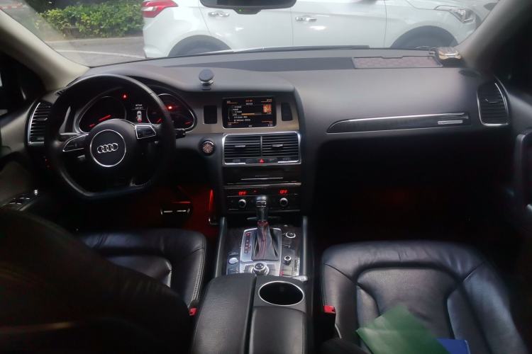 Used Audi Q7 2014 35 TFSI Sport Edition Center Console
