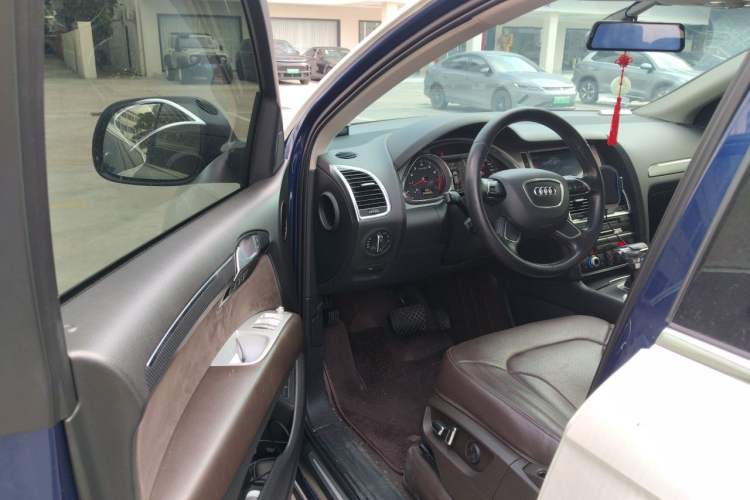 Used Audi Q7 2014 35 TFSI Ambition Edition Driver Seat