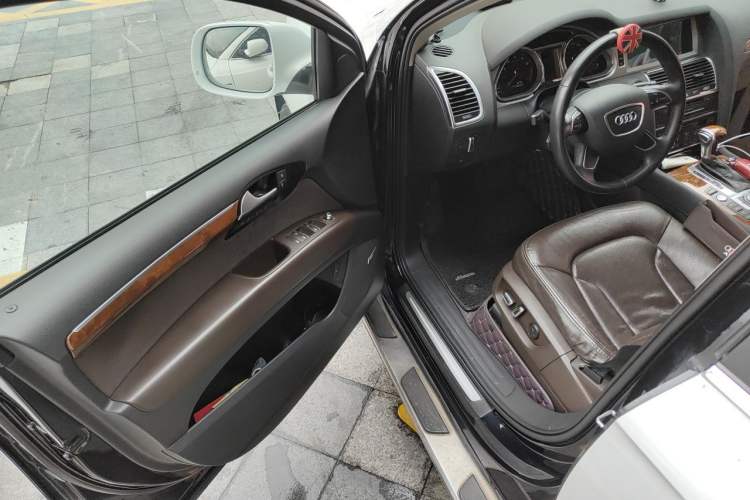 Used Audi Q7 2014 35 TFSI Off-road Model Driver Seat