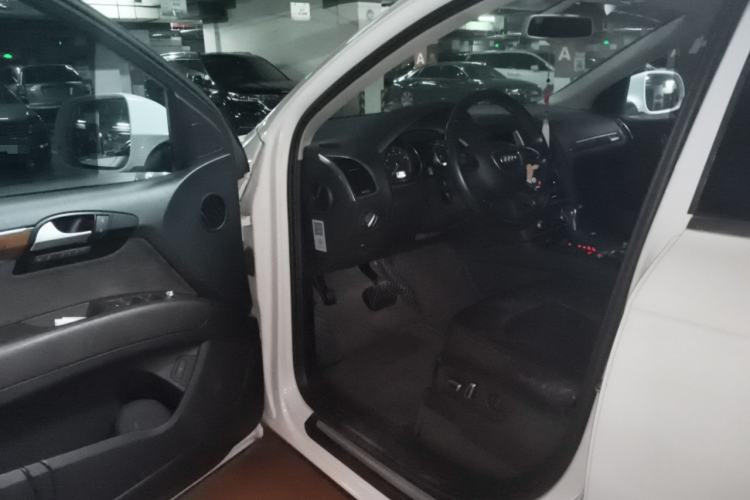 Used Audi Q7 2014 35 TFSI Ambition Edition Driver Seat