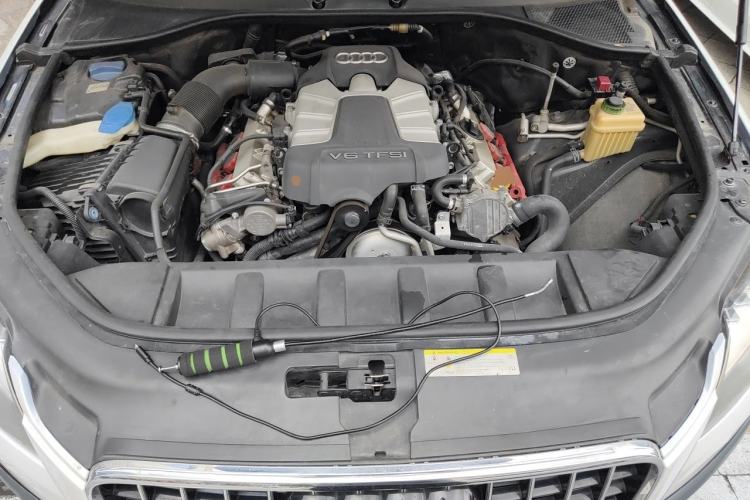 Used Audi Q7 2014 35 TFSI Off-road Model Engine Bay