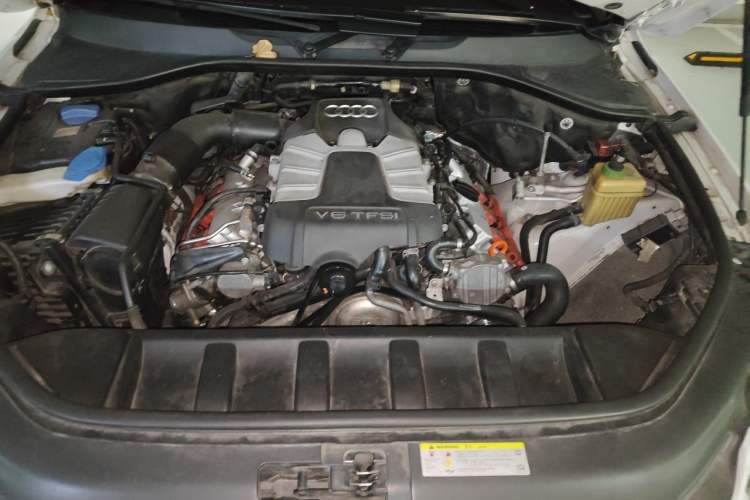Used Audi Q7 2014 40 TFSI Sport Edition Engine Bay