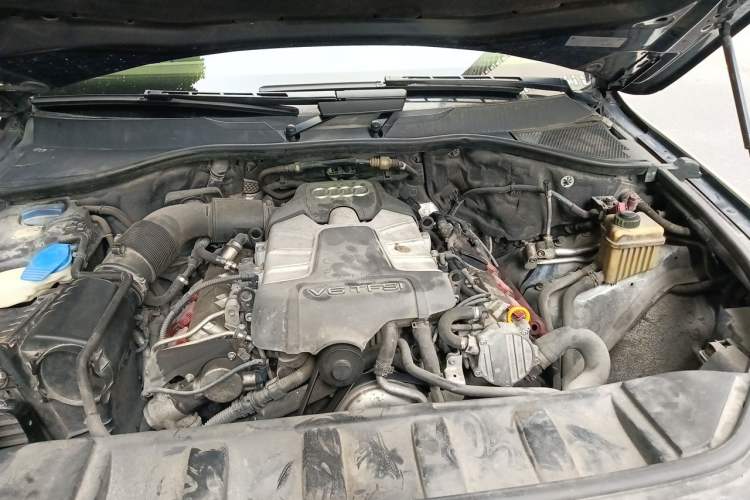 Used Audi Q7 2014 35 TFSI Off-road Model Engine Bay