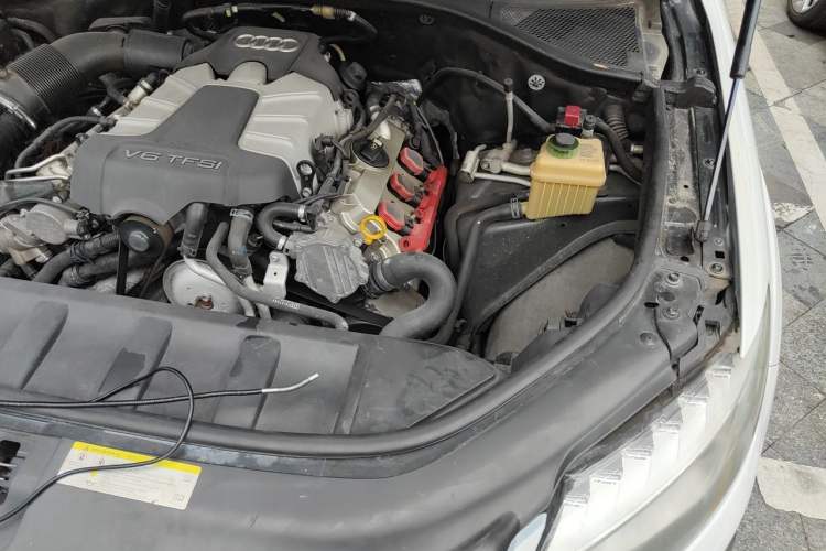 Used Audi Q7 2014 35 TFSI Off-road Model Engine Bay Left