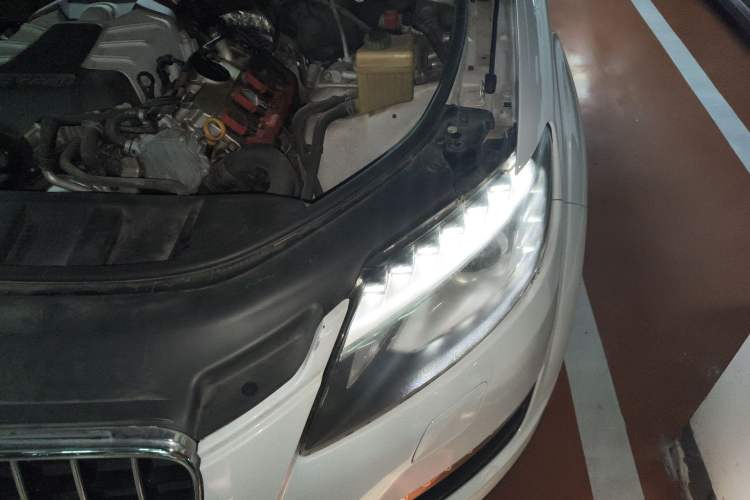Used Audi Q7 2014 35 TFSI Ambition Edition Engine Bay Left