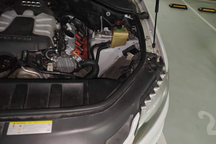 Used Audi Q7 2014 40 TFSI Sport Edition Engine Bay Left