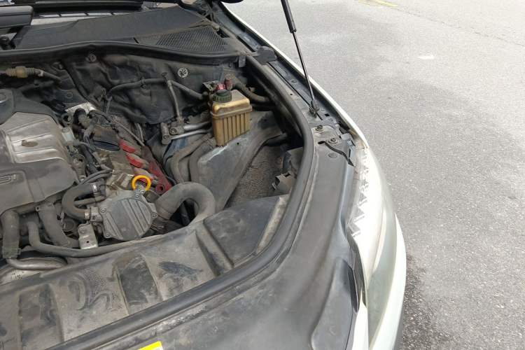 Used Audi Q7 2014 35 TFSI Off-road Model Engine Bay Left
