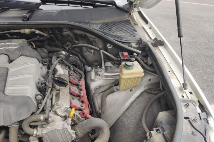 Used Audi Q7 2014 35 TFSI Ambition Edition Engine Bay Left