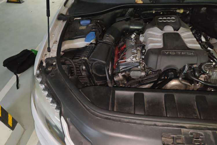 Used Audi Q7 2014 40 TFSI Sport Edition Engine Bay Right